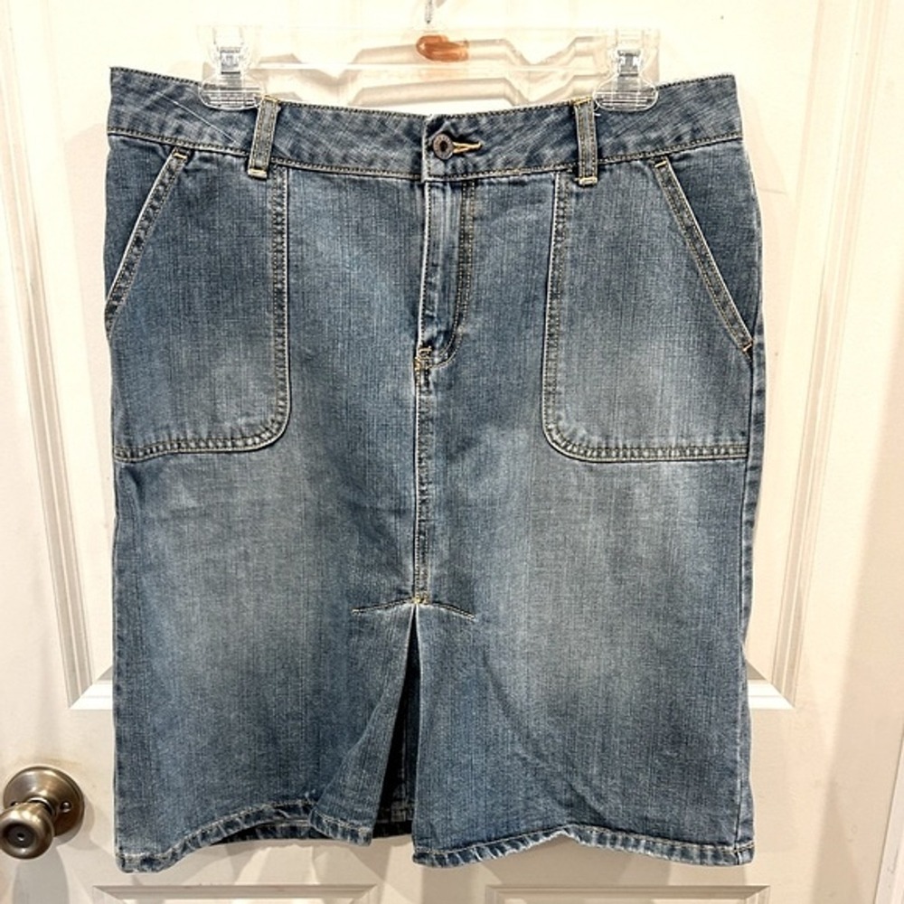 Old Navy Blue Denim Pencil Skirt Medium Wash Front Slit Just Below Waist Size 10